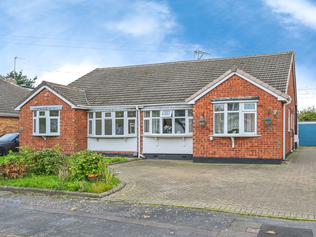 3 bed bungalow for sale in Westbourne Avenue, Walsall, Staffordshire