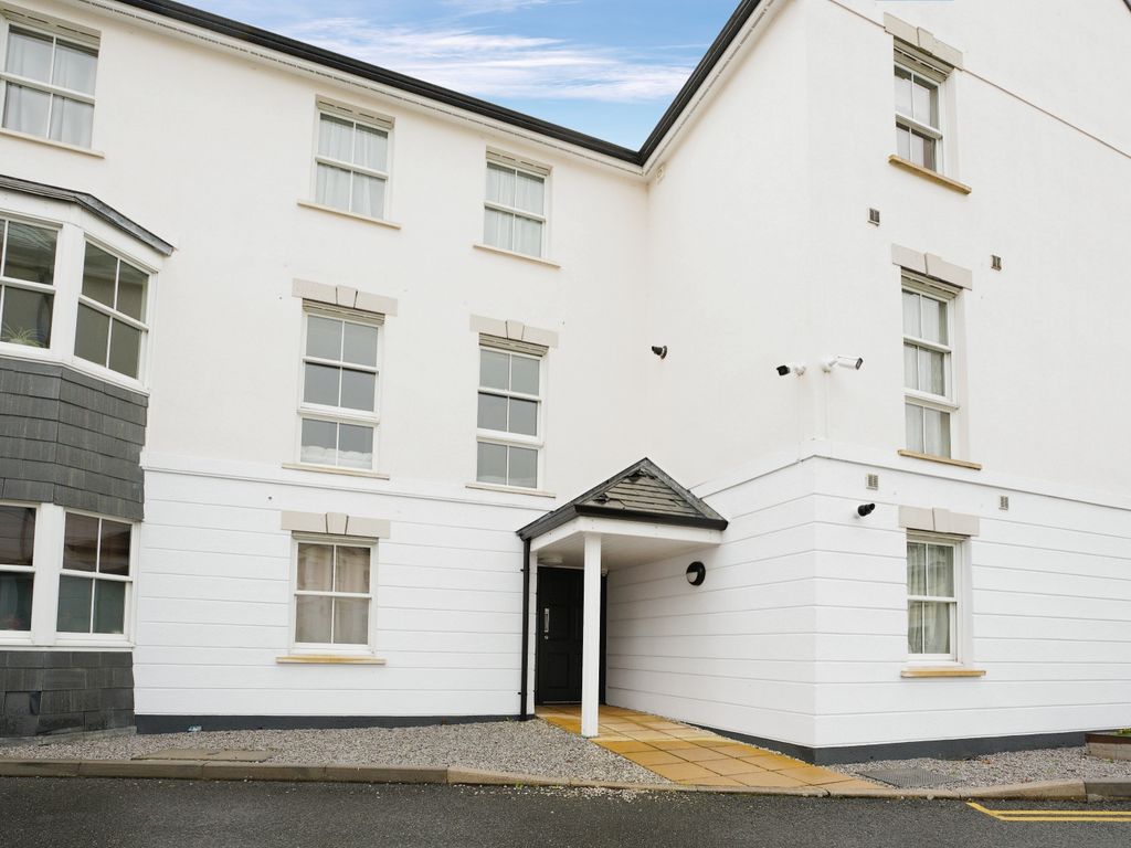2 bed flat for sale in Royffe Way, Bodmin PL31, £125,000 Zoopla