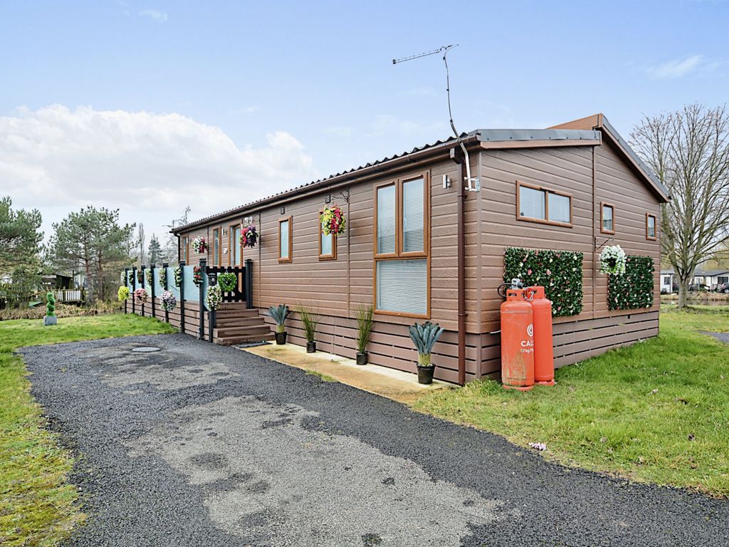 3 bed detached house for sale in Clearwater, Crow Lane, Little Billing