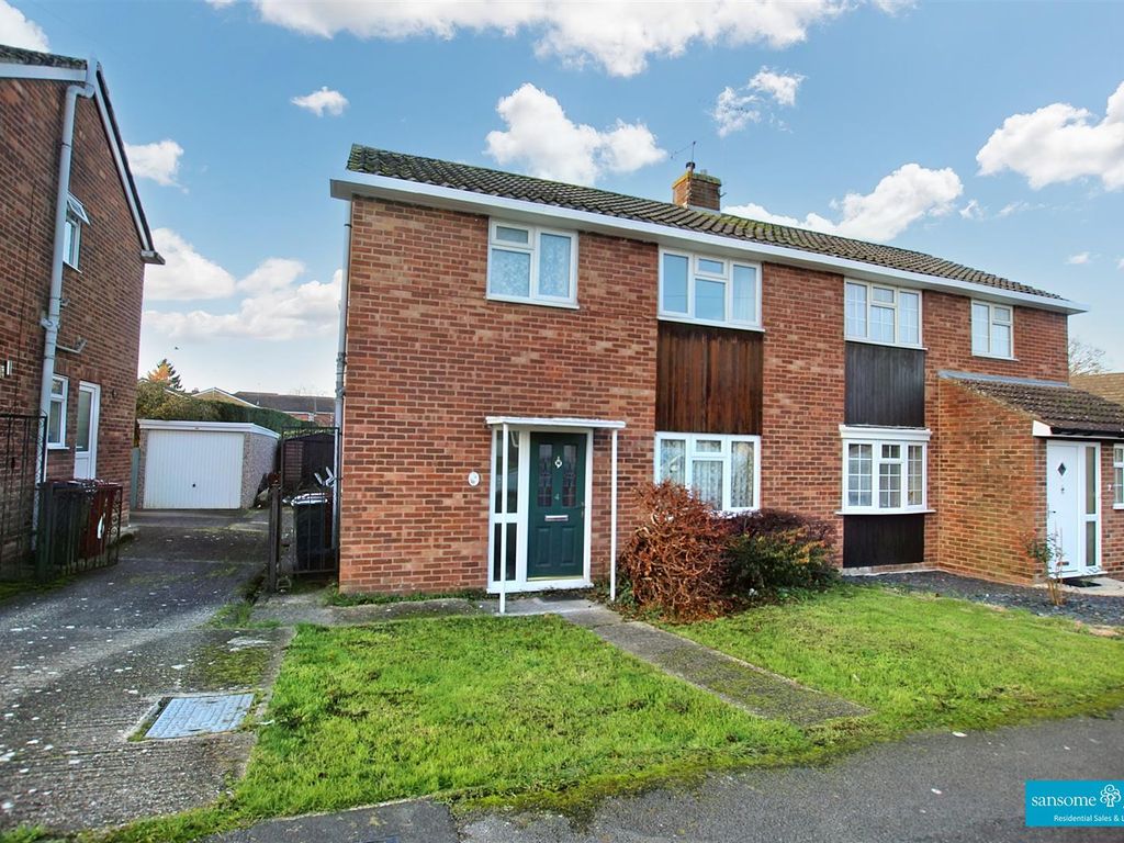3 bed semidetached house for sale in Newbery Close, Tilehurst, Reading