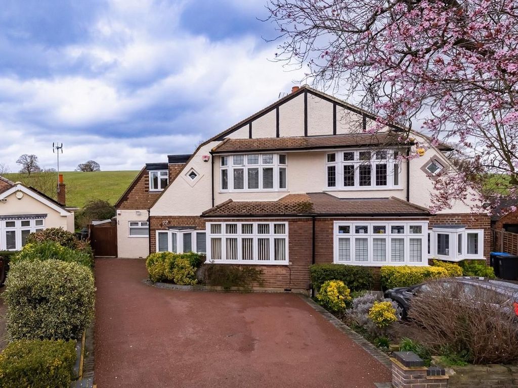 3 bed semidetached house for sale in Dukes Avenue, Theydon Bois