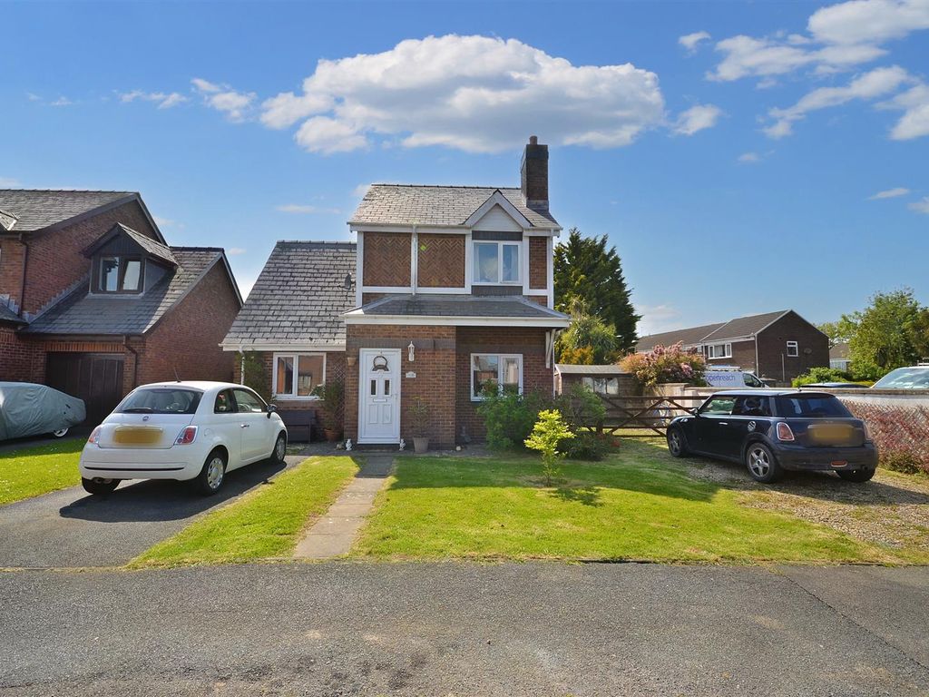 3 bed detached house for sale in Tudor Gardens, Merlins Bridge