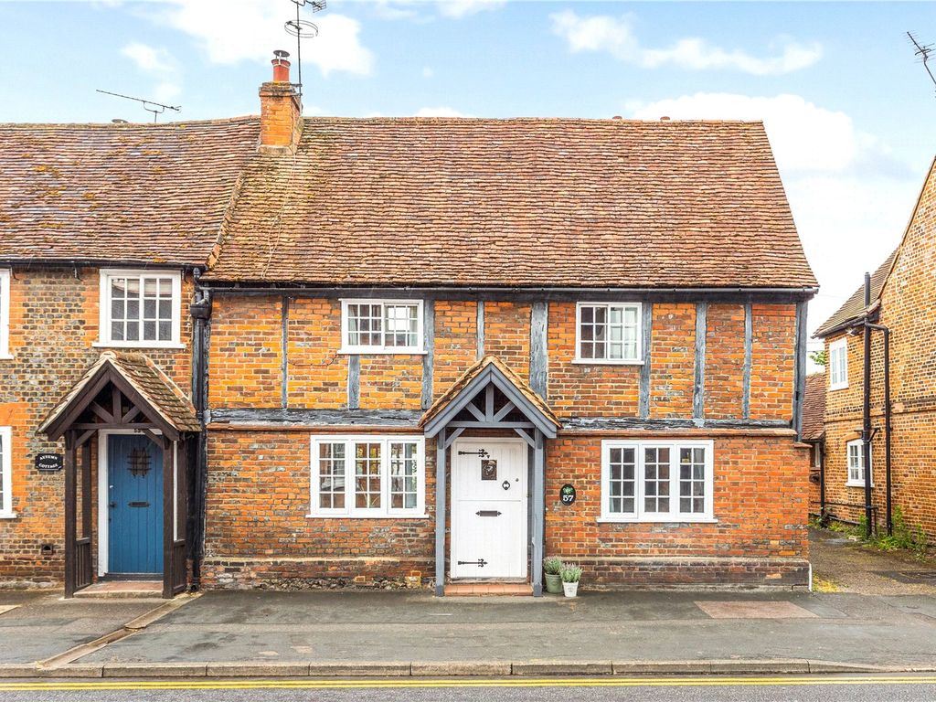 2 bed semidetached house for sale in Aylesbury End, Beaconsfield