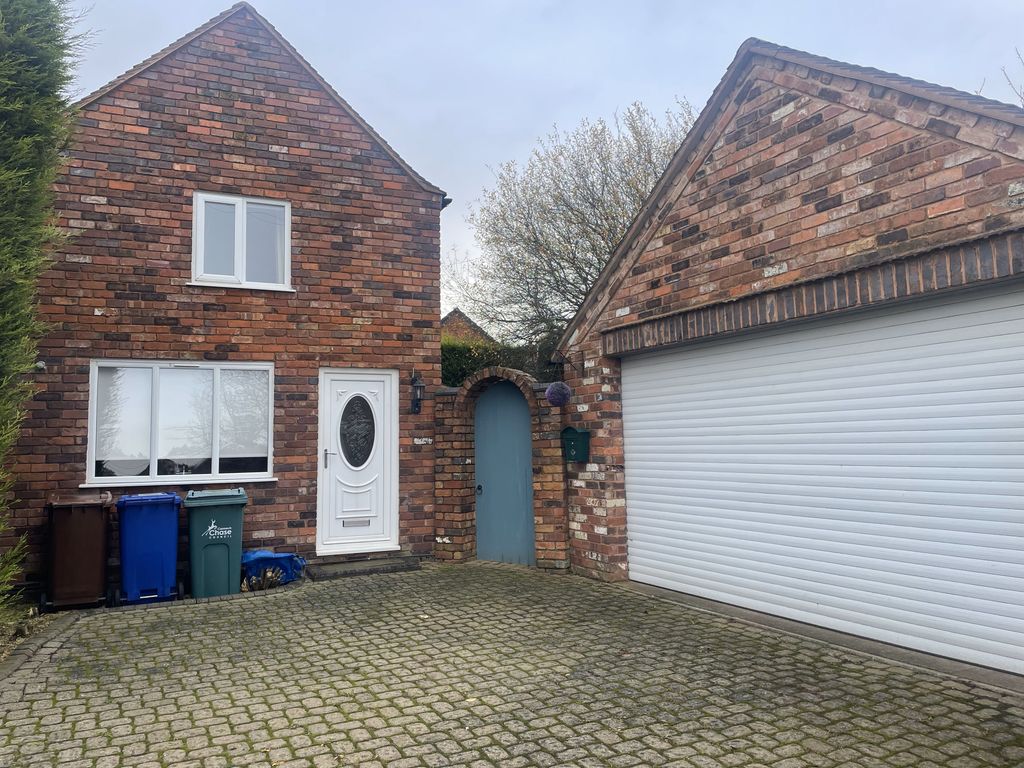 4 bed detached house to rent in Hayfield Hill, Rugeley WS15, £1,600 pcm