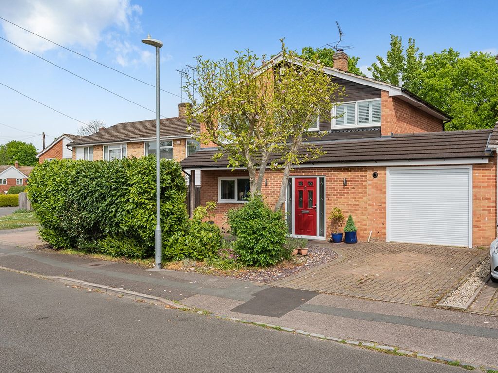 4 bed detached house for sale in Lyneham Road, Crowthorne RG45 Zoopla