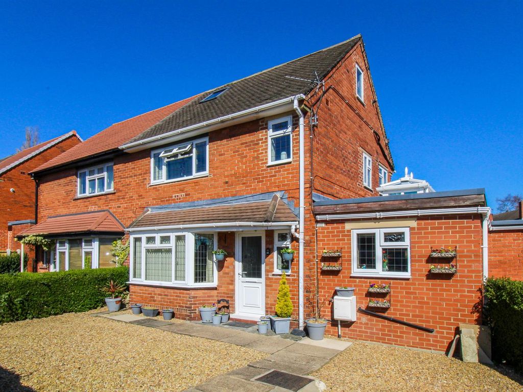 3 bed semidetached house for sale in Edge Avenue, Thornhill, Dewsbury