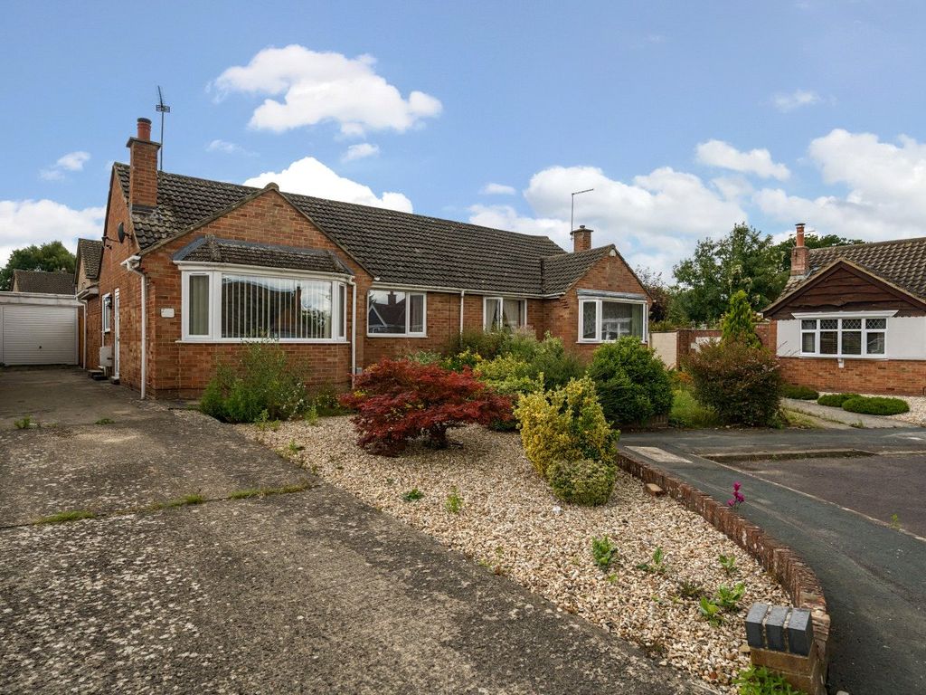 2 bed bungalow for sale in Arundel Close, Lawns, Swindon, Wiltshire SN3