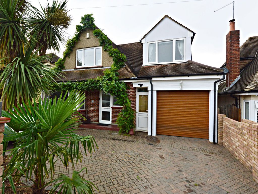 4 bed semidetached house for sale in Treelawn Drive, LeighOnSea SS9 Zoopla