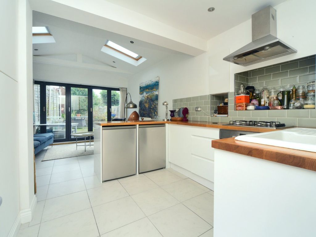 2 bed end terrace house for sale in Cheam Common Road, Worcester Park