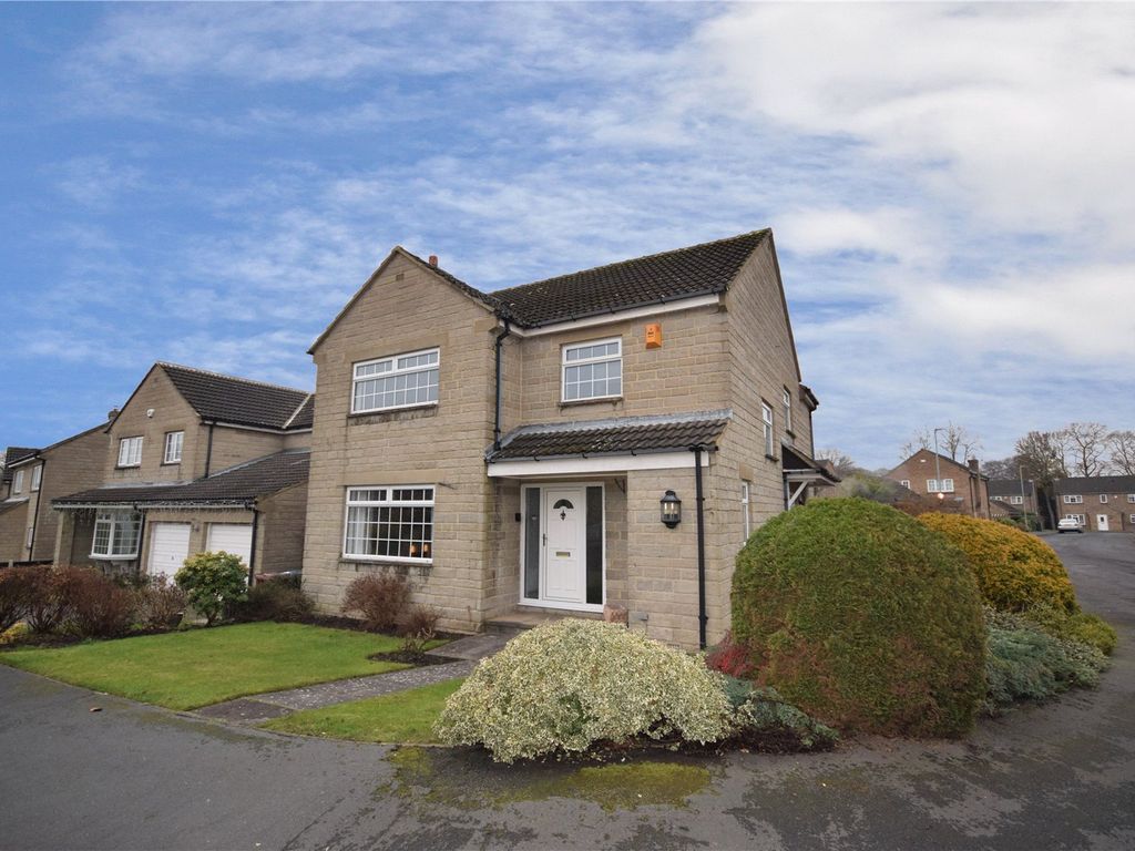 4 bed detached house to rent in St Helens Avenue, Adel, Leeds LS16, £