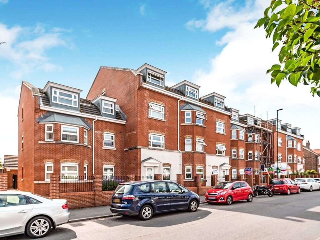 2 bed flat for sale in Longford Road, Bognor Regis, West Sussex PO21, £