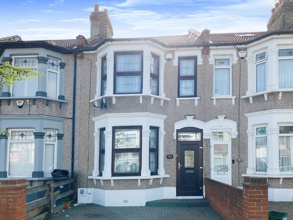 3 bed terraced house for sale in Richmond Road, Ilford IG1 Zoopla