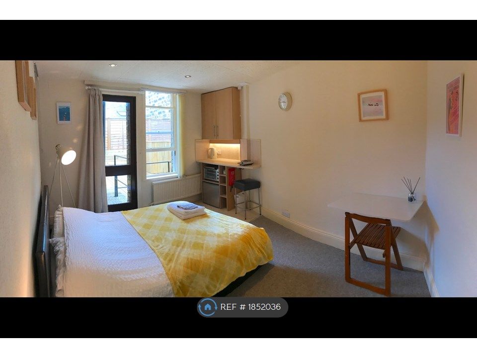 Studio to rent in Strawberry Dale, Harrogate HG1, £569 pcm Zoopla