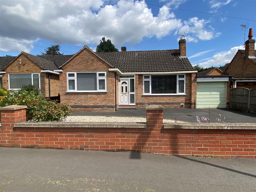 2 bed detached bungalow for sale in Farmer Ward Road, Kenilworth CV8