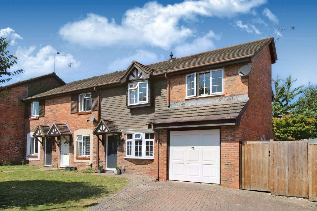 4 bed end terrace house for sale in Saddleback Road, Ramleaze, Swindon