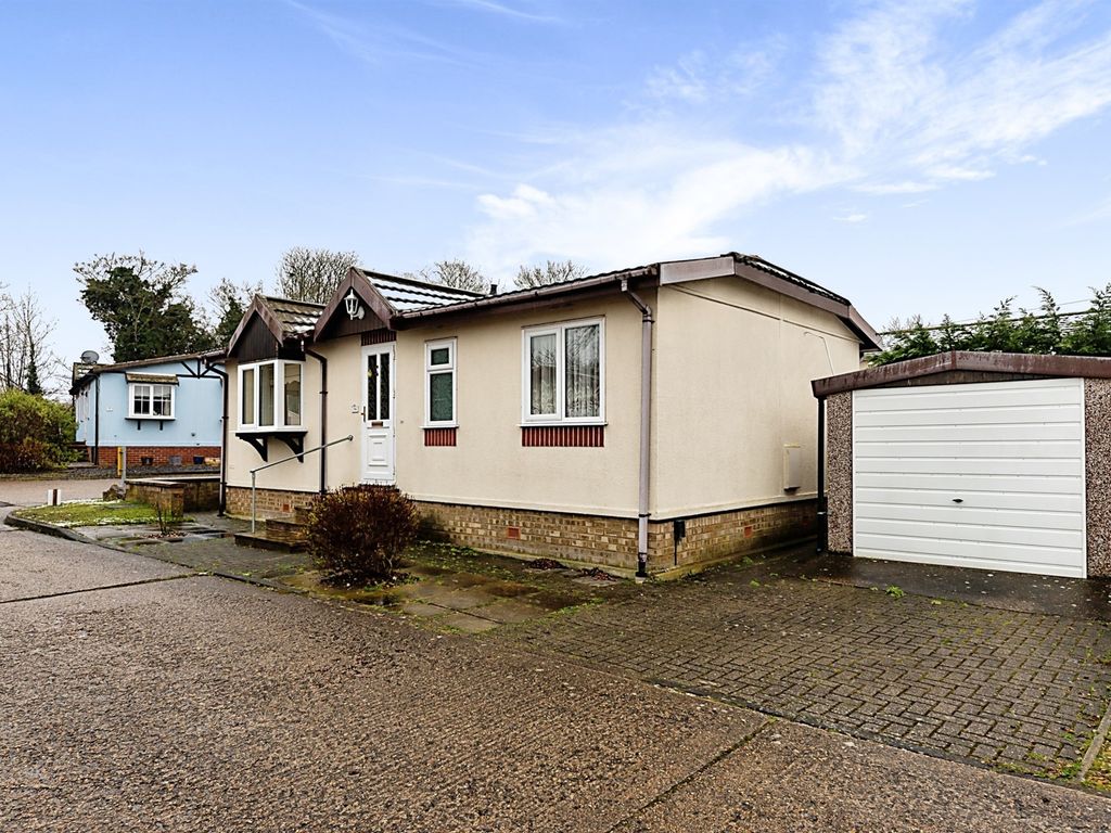 2 bed mobile/park home for sale in Hillcrest Park, Wilbury Hills Road