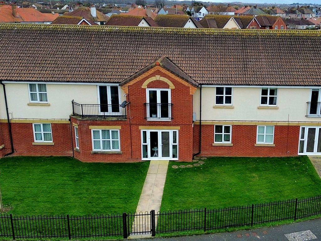 2 bed flat for sale in Rhodfa Cowlyd, Prestatyn, Denbighshire LL19, £