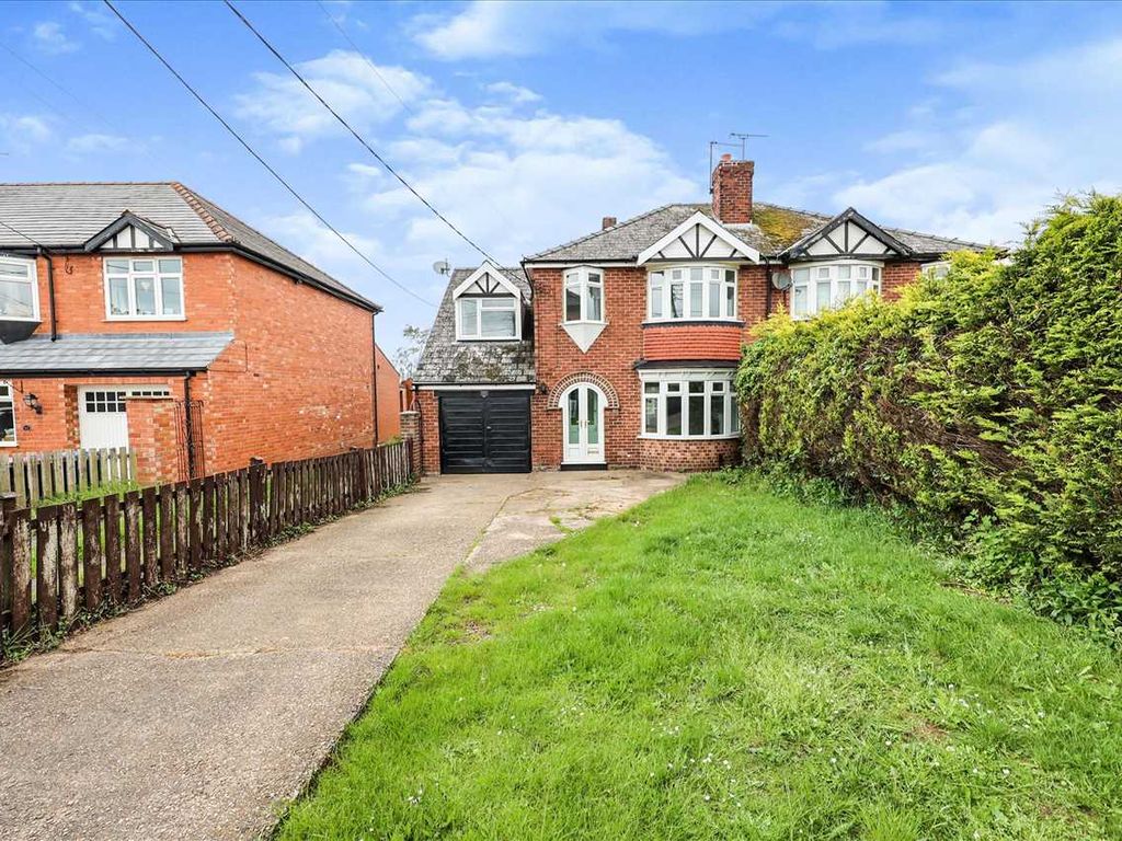4 bed semidetached house for sale in Hawthorn Road, Cherry Willingham