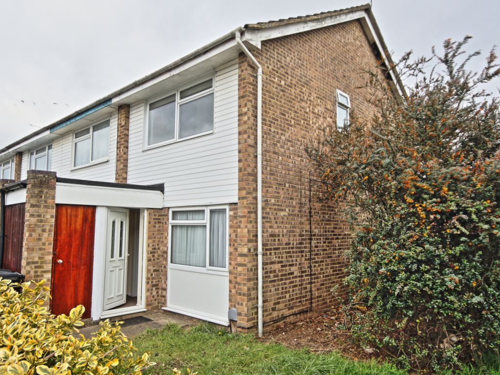 2 bed terraced house to rent in Oakfield, Knaphill, Woking GU21 Zoopla