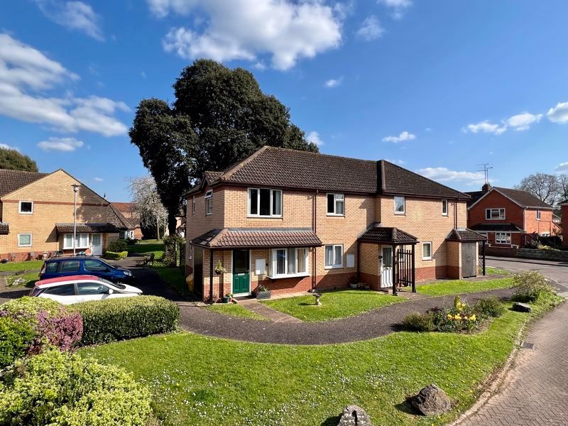 2 bed property for sale in Northfield Gardens, Taunton TA1, £137,500