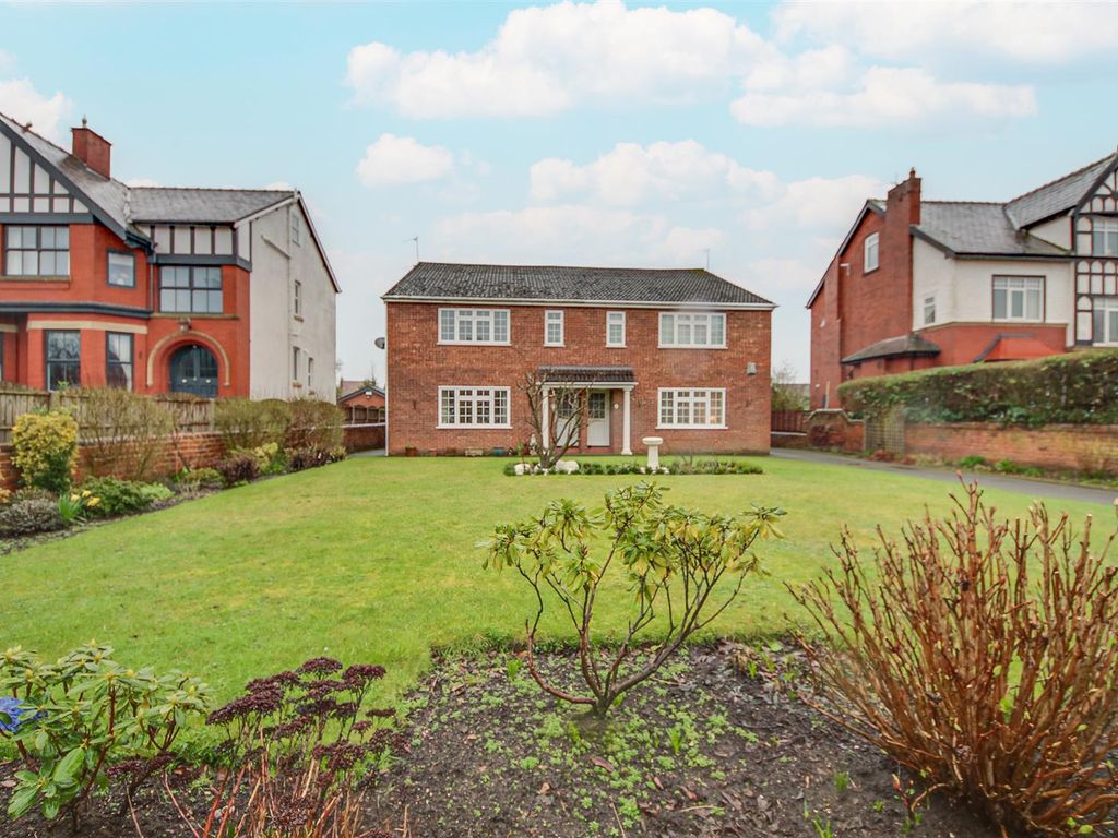 2 bed flat for sale in Cambridge Road, Southport PR9, £170,000 Zoopla