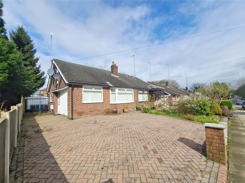 3 bed semidetached bungalow for sale in Kirkway, Alkrington, Middleton, Manchester M24, £