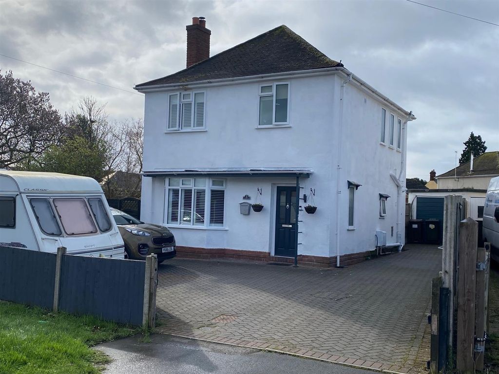 3 bed detached house for sale in Lower Howsell Road, Malvern WR14, £