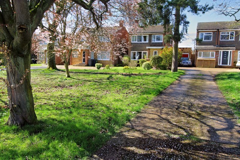 3 bed detached house for sale in Cedar Avenue, Hazlemere, High