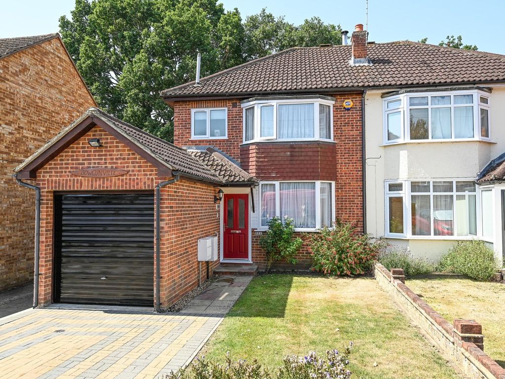 3 bed semidetached house for sale in Braycourt Avenue, WaltonOn