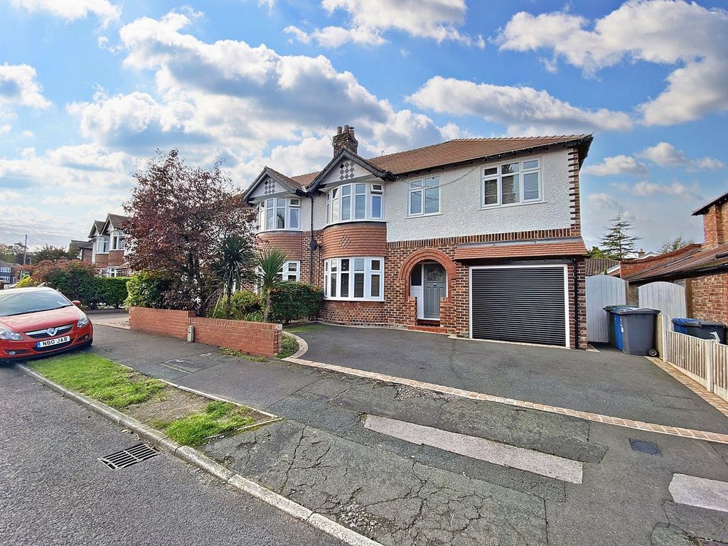 5 bed semidetached house for sale in Middlehurst Road, Grappenhall