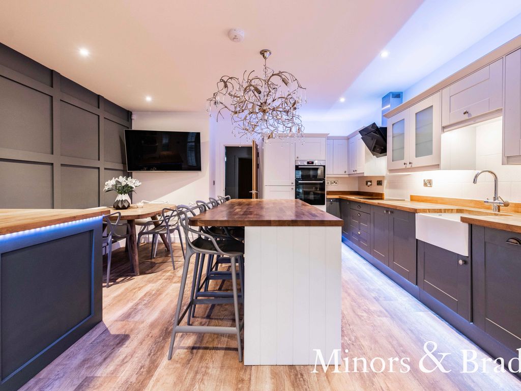 4 bed semidetached house for sale in Lake View, Stanley Road