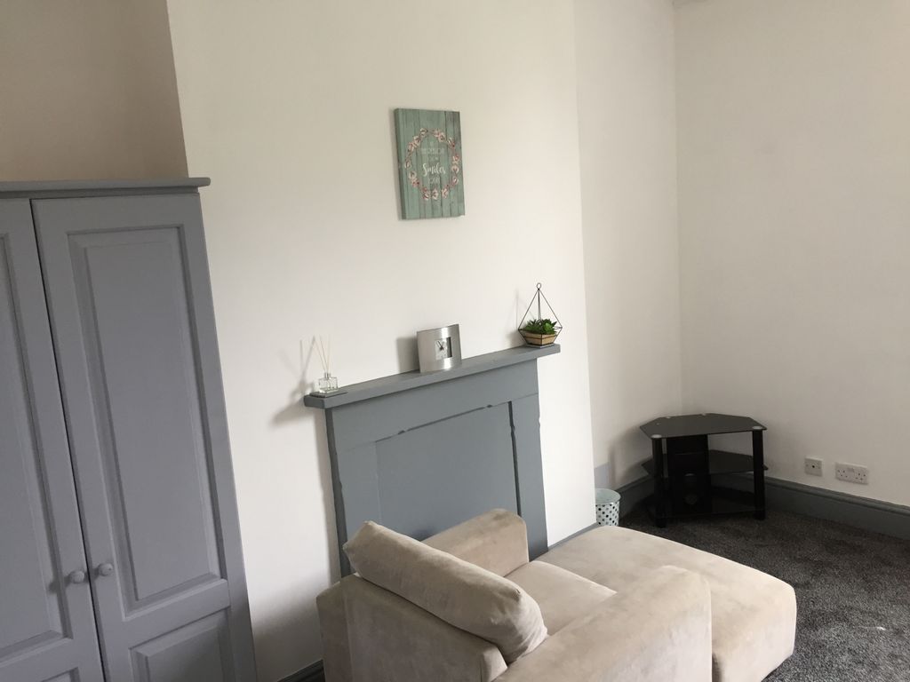 Room to rent in Wakefield, West Yorkshire WF1, £434 pcm Zoopla