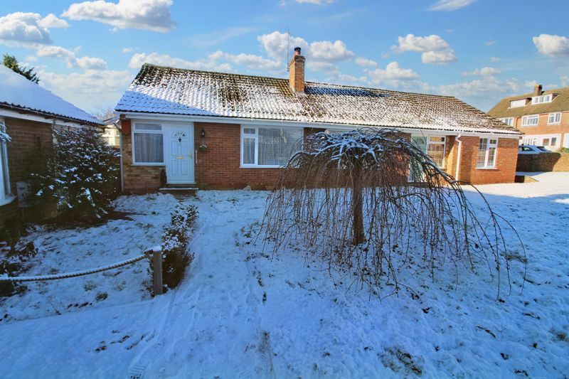 2 bed semidetached bungalow for sale in Brackley Road, Hazlemere, High