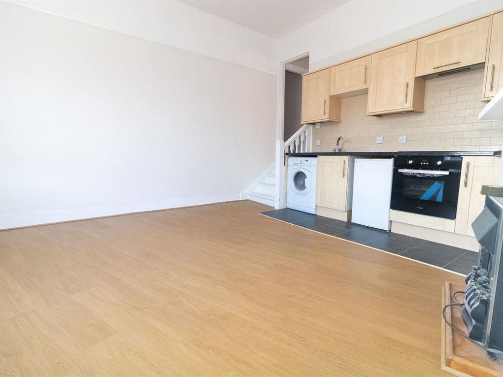 2 bed flat to rent in Flat, High Street, Lyndhurst SO43 Zoopla