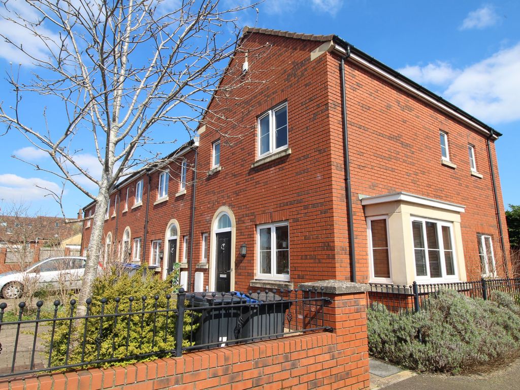 3 bed semidetached house to rent in Gabriel Mews, Chippenham SN15 Zoopla