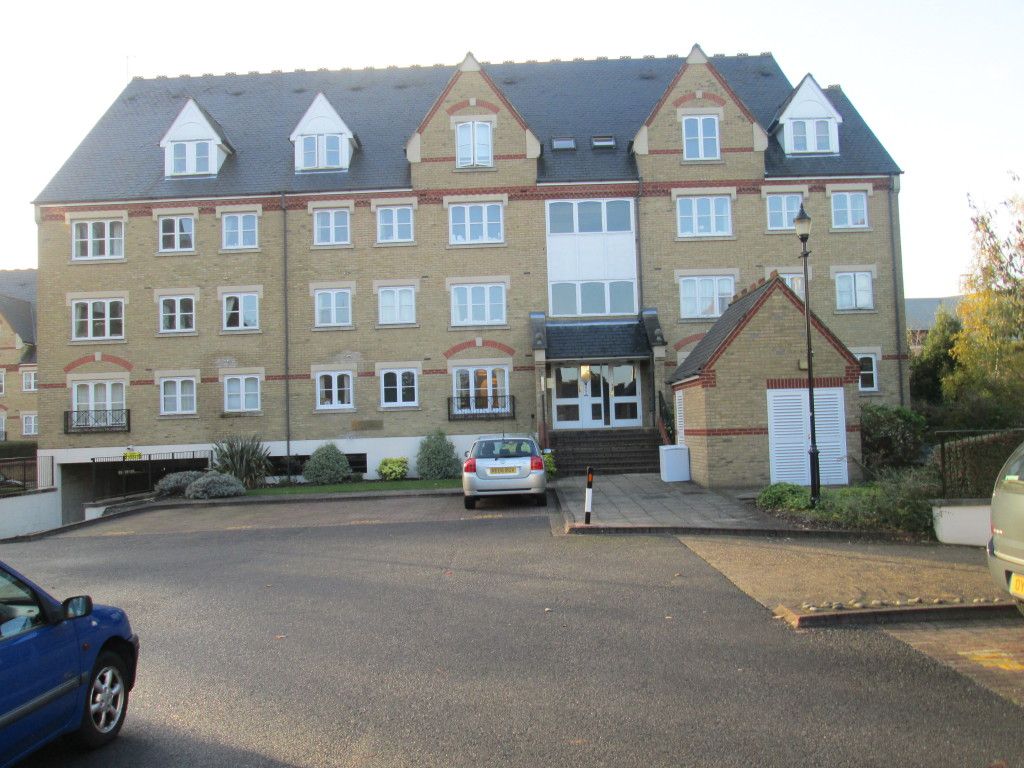 2 bed flat to rent in Exeter Close, Watford WD24, £1,500 pcm Zoopla