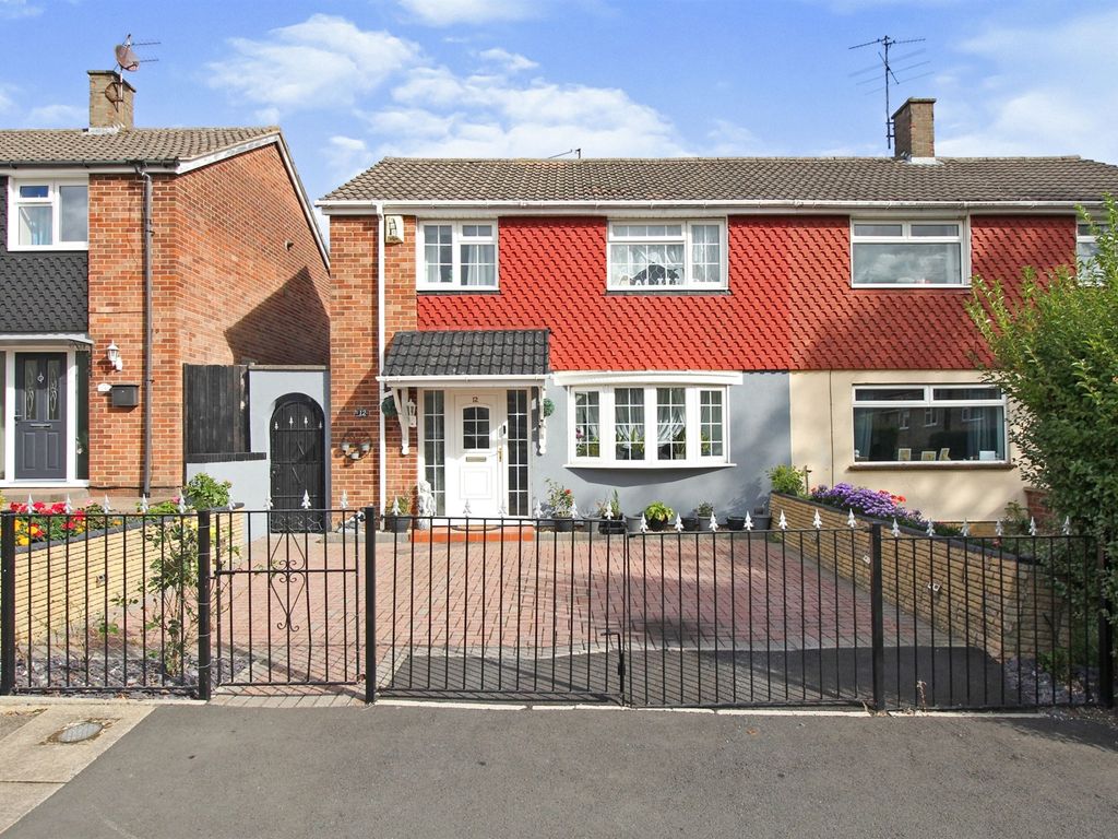 4 bed semidetached house for sale in Heathfield Walk, Corby NN18 Zoopla