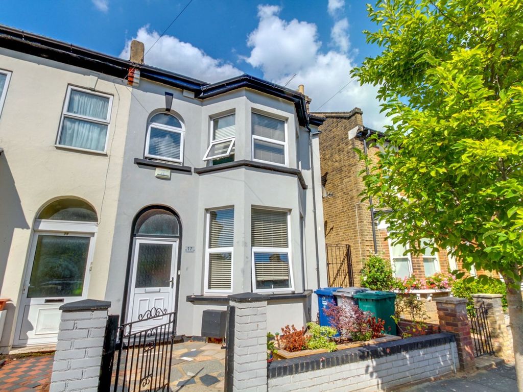 Avenue Road, North Finchley N12