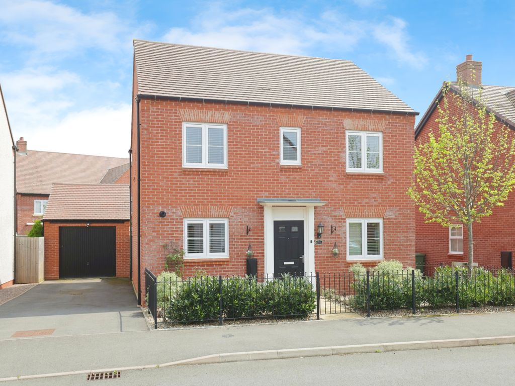 4 bed detached house for sale in Spearhead Road, BidfordOnAvon