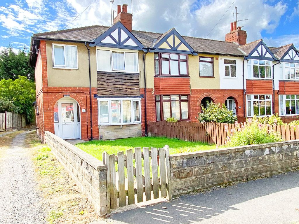 3 bed end terrace house for sale in Crab Lane, Harrogate HG1, £220,000