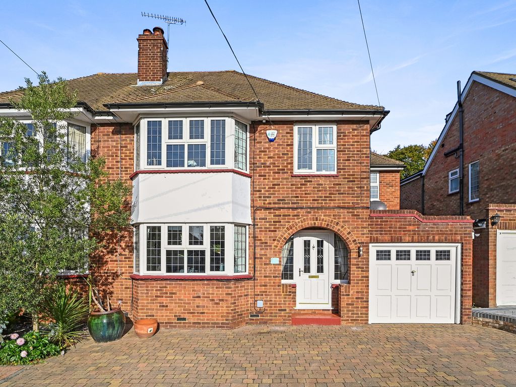 4 bed semidetached house for sale in Gerrard Crescent, Brentwood CM14