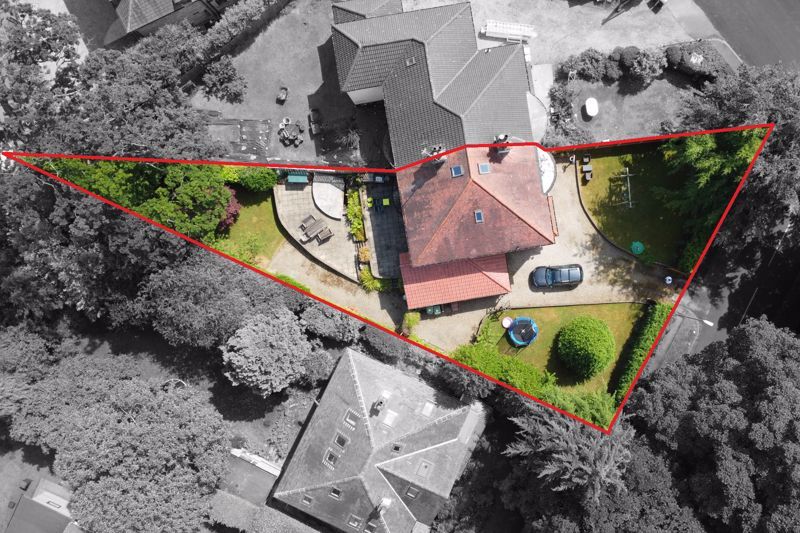 4 bed semidetached house for sale in West Park Drive East, Roundhay