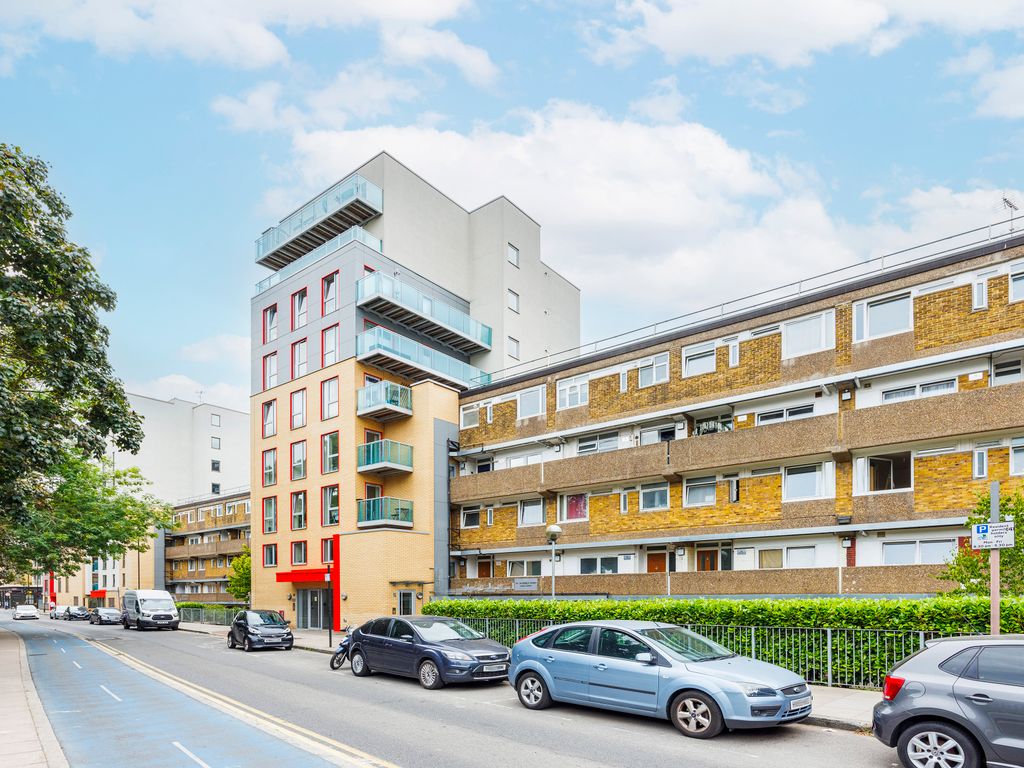 3 bed for sale in Cable Street, London E1, £450,000 Zoopla