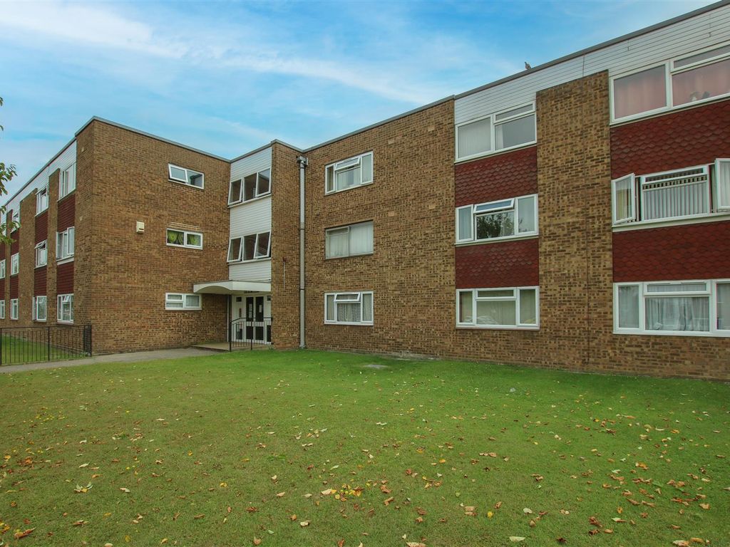 Studio for sale in Long Meadow, Bedgrove, Aylesbury HP21, £130,000 Zoopla