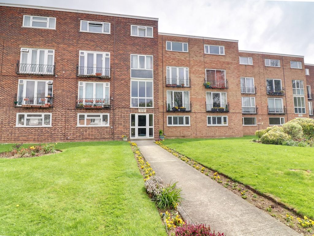 3 bed flat to rent in Stortford Hall Park, Stortford CM23 Zoopla