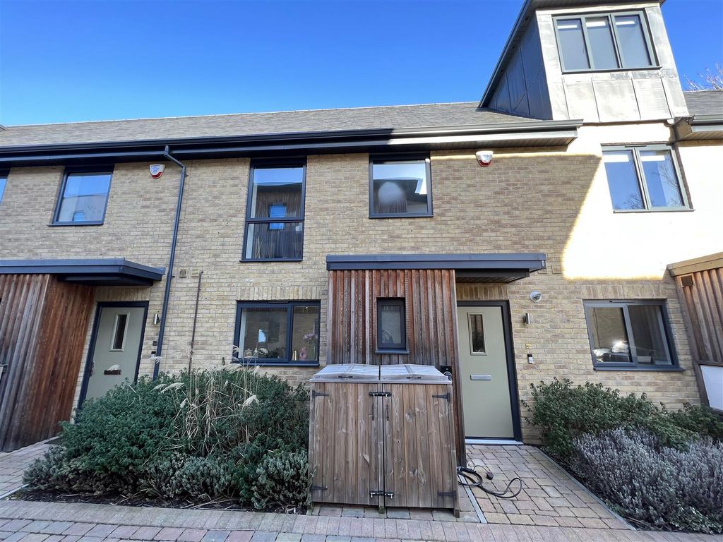 2 bed terraced house for sale in Hardy Close, Chelmsford, Essex CM1