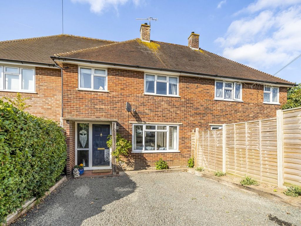3 bed detached house for sale in Shamley Green, Guildford, Surrey GU5, £425,000 Zoopla