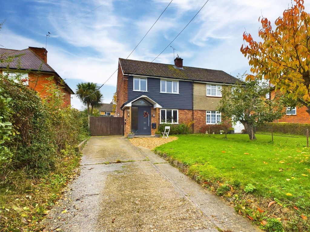 3 bed semidetached house for sale in Roebuck Estate, Binfield