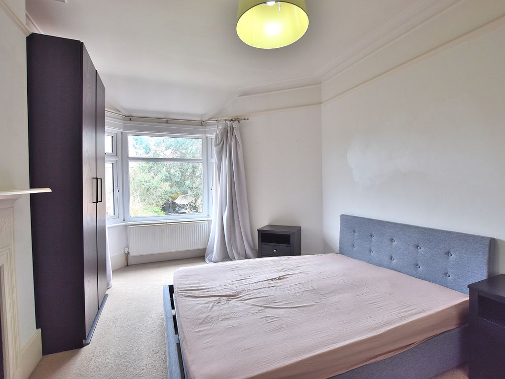 2 bed flat to rent in Caversham Avenue, London N13, £1,695 pcm Zoopla