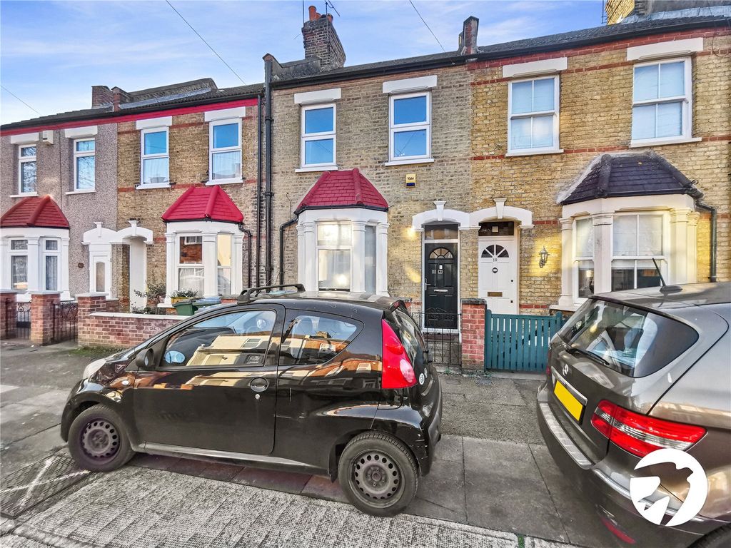 2 bed terraced house to rent in Ravine Grove, London SE18, £2,000 pcm
